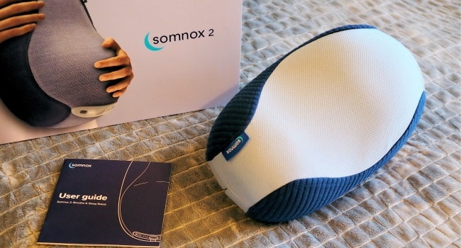 Somnox 2 slaaprobot met de verpakking en meegeleverde onderdelen
